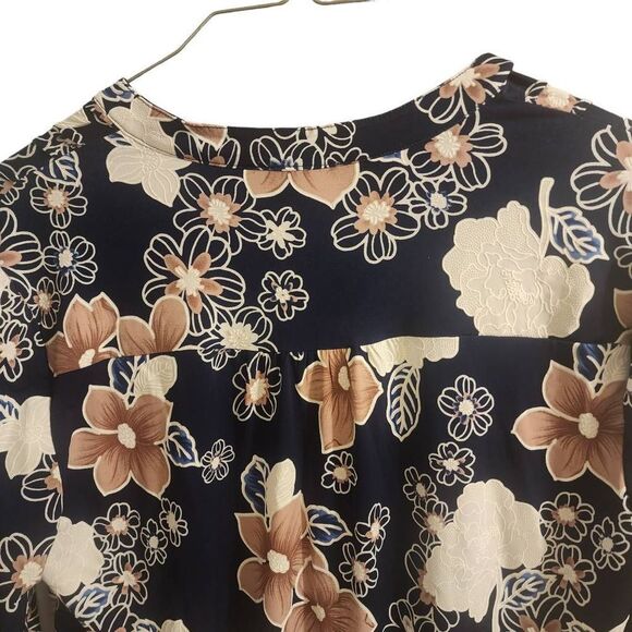 Vera Rose Navy Blue Pleated 3/4 Sleeve Floral Top Size Large NWOT - Picture 7 of 9